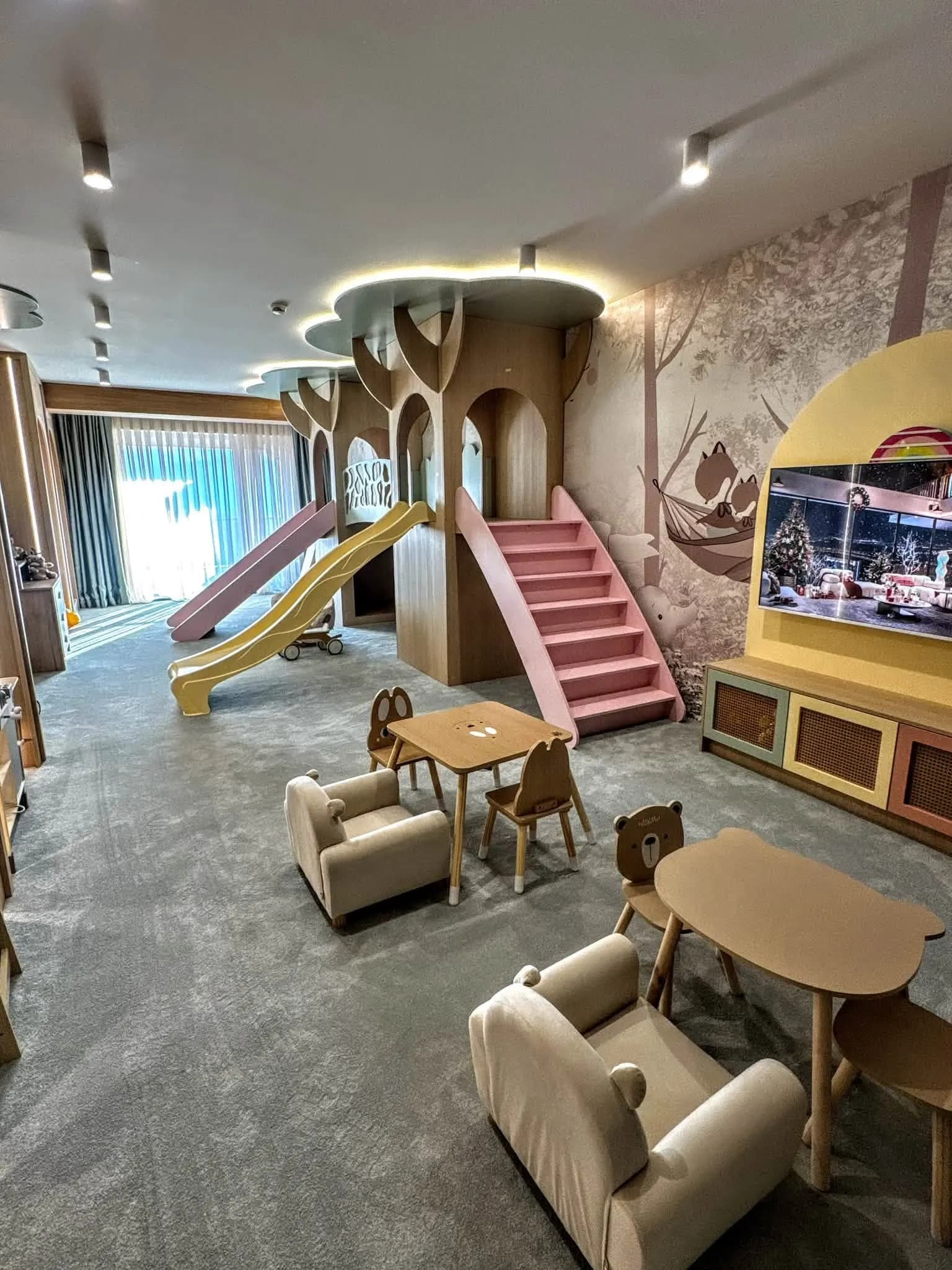 Закритият детски кът в Боже Име Spa & Park с пързалката